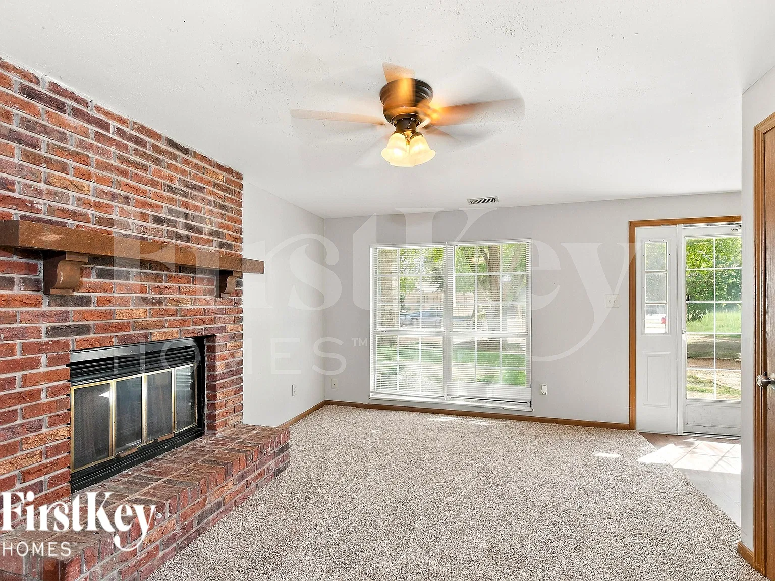 3 bed, 1.5 bath, 1120 sqft, $1,860 — Photo 3