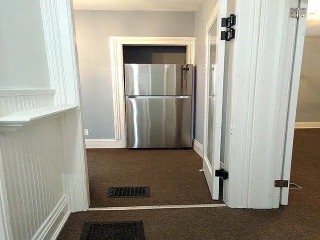 111 Ainslie St N #3 — Photo 5