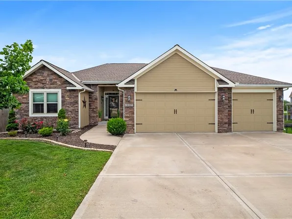 18300 Rock Creek Dr, Smithville, MO 64089