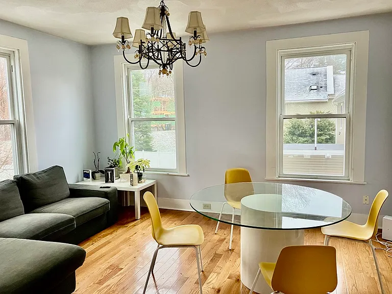 924 Walnut St — Photo 1