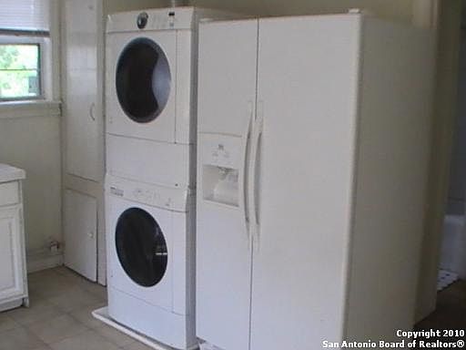 3rd image of 237 Pershing Ave #4