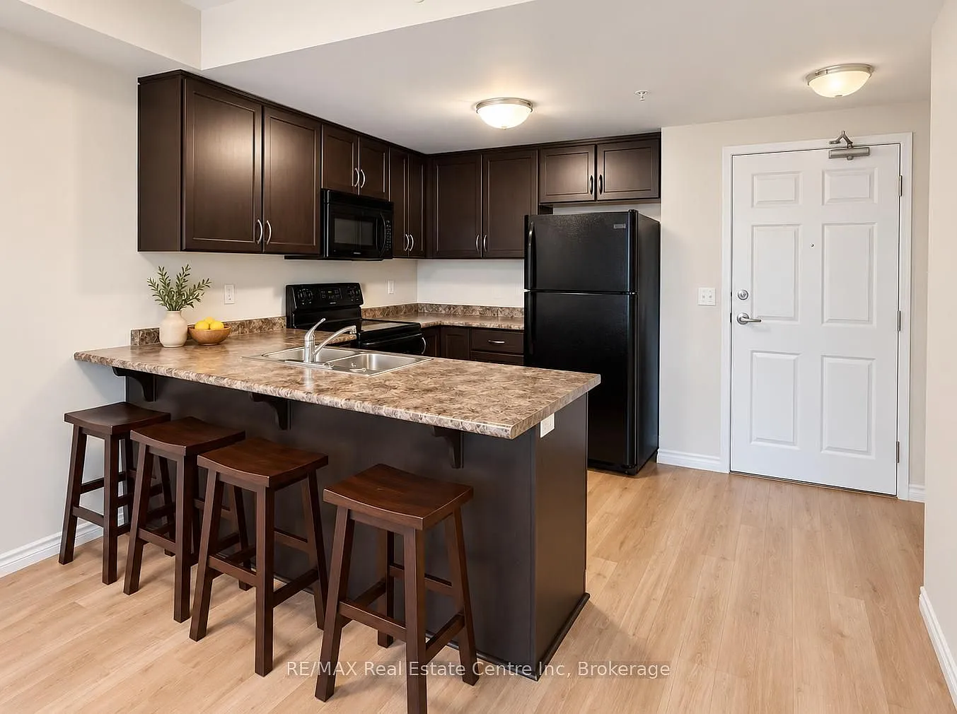 2 bed, $2,300 — Photo 2