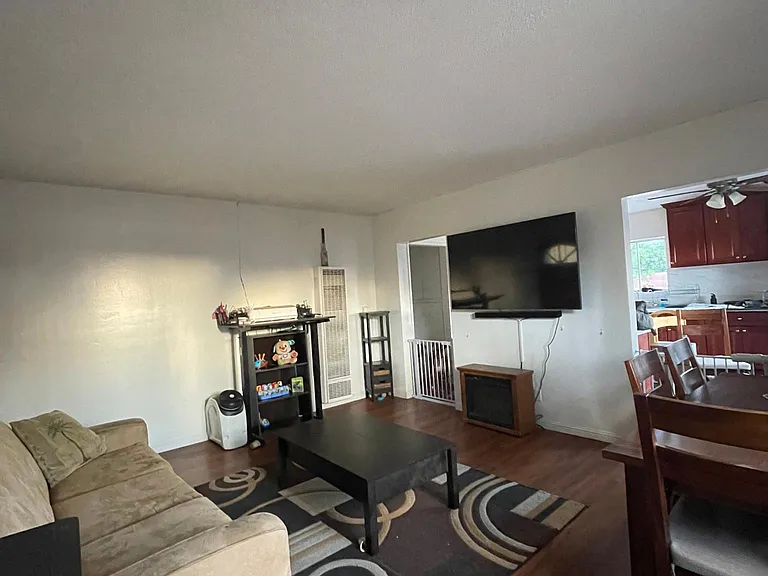 2834 E 63rd St — Photo 26