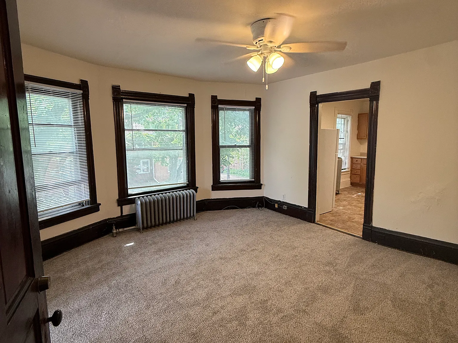 5 bed, 1053 sqft, $4,325 — Photo 3