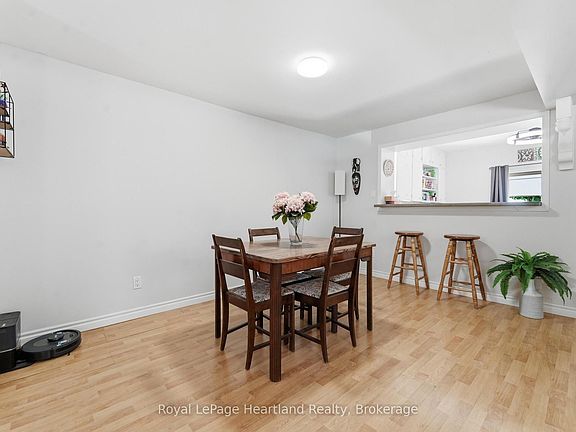 5th image of 117 Quebec St