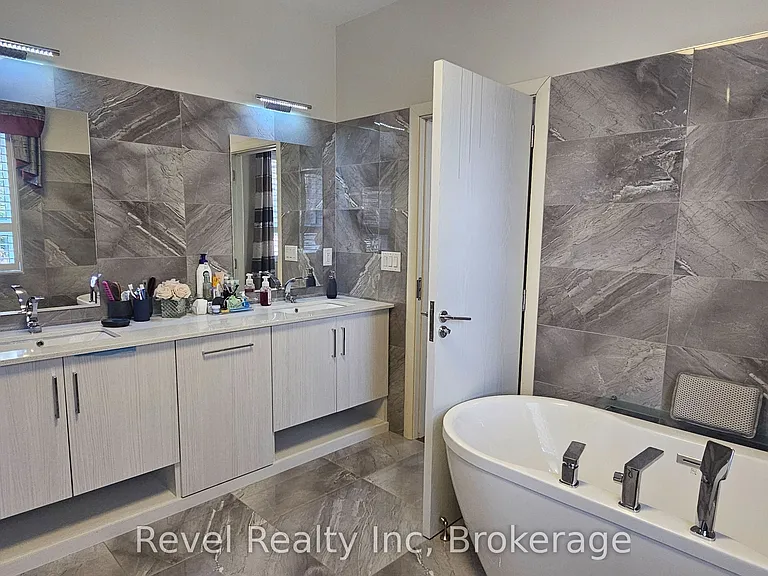 146 Moreau Pkwy — Photo 7