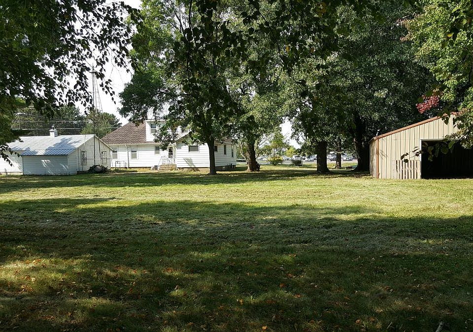 2nd image of 604 County Rd N