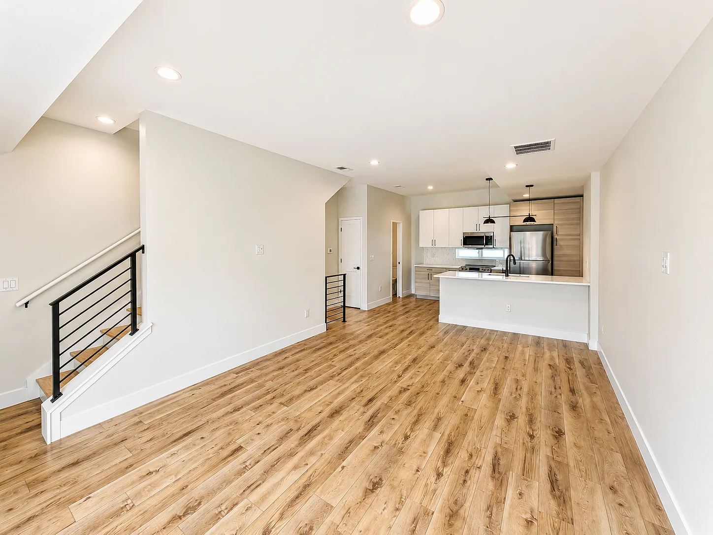 3 bed, 3.5 bath, 1538 sqft, $2,895 — Photo 3