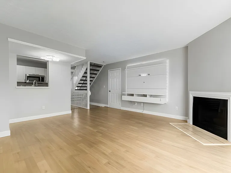 7374 Donovan Dr — Photo 15
