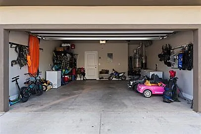 3 bed, 2.5 bath, 1726 sqft, $2,050 — Photo 3