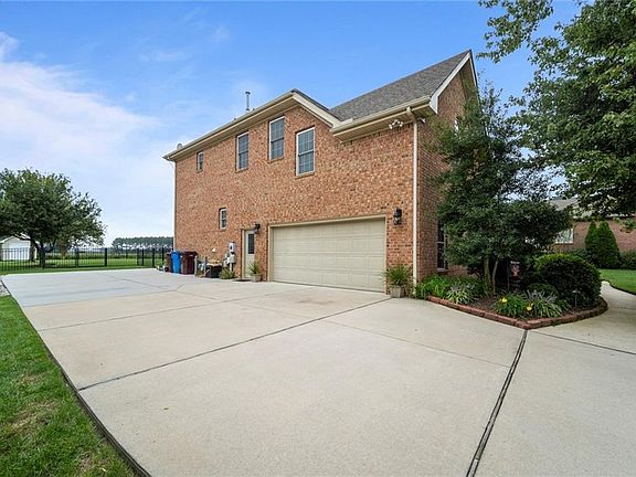 3rd image of 713 Catamount Ct