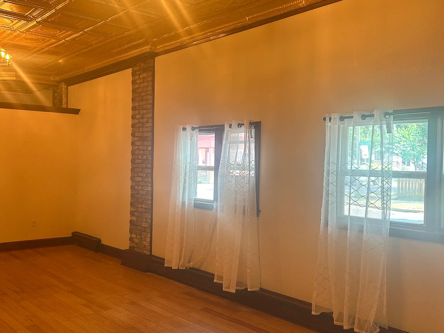 4 bed, 1800 sqft, $1,595 — Photo 1