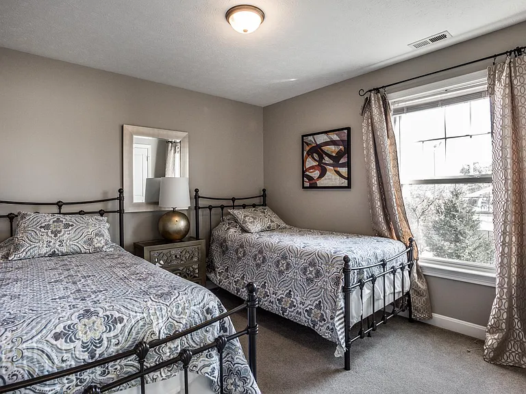 Upstairs bedroom 2