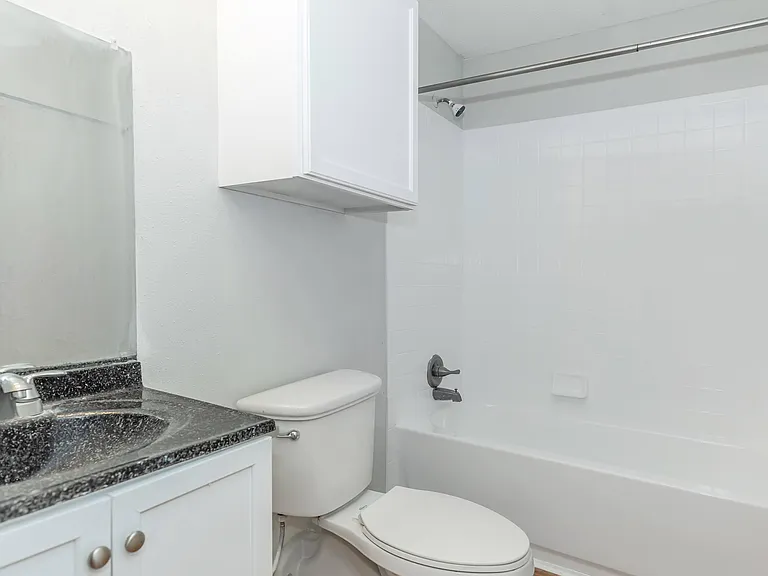 Galleria Flats Apartments — Photo 9