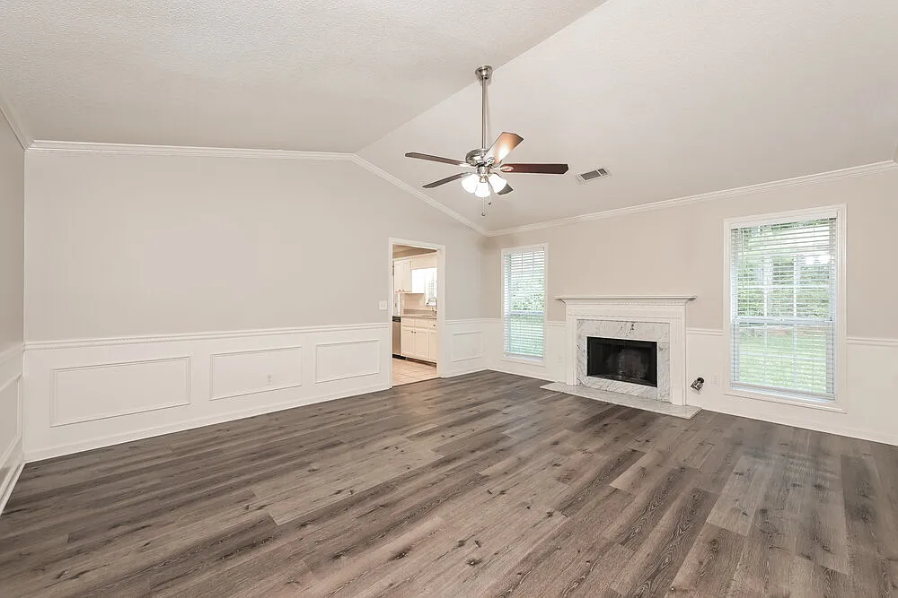 3 bed, 2.0 bath, 1405 sqft, $1,980 — Photo 3