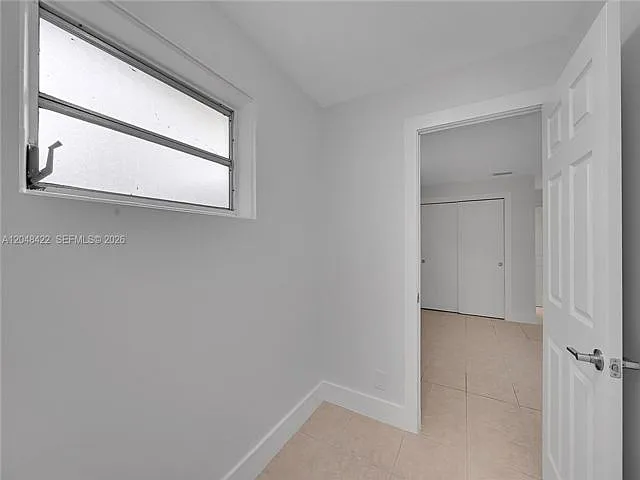 808 SW 12th Ct — Photo 3