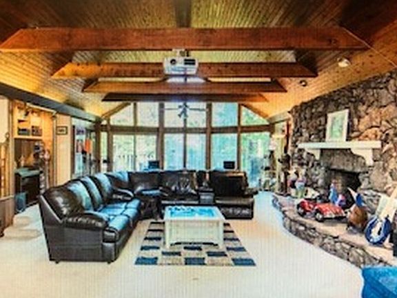 1,000 SF Living Room!