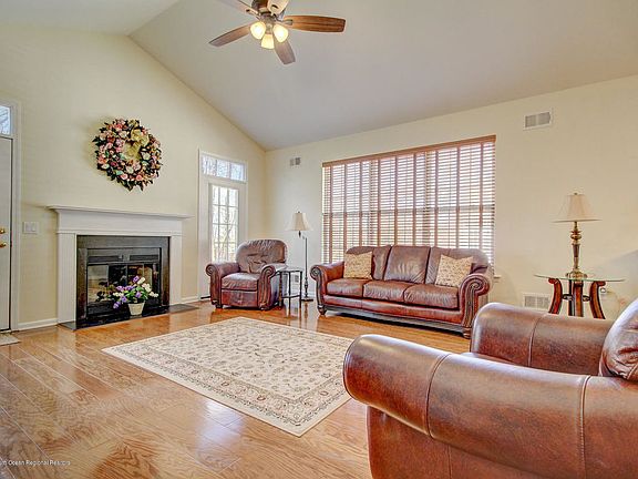 5th image of 6 Enclave Blvd
