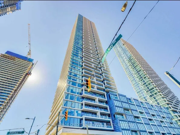 950 Portage Pkwy, Vaughan, ON