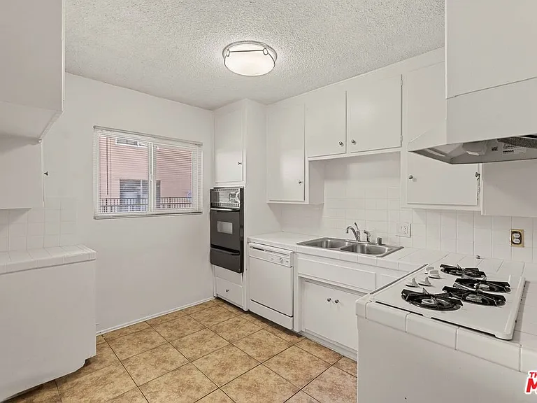 15540 Moorpark St #1 — Photo 5