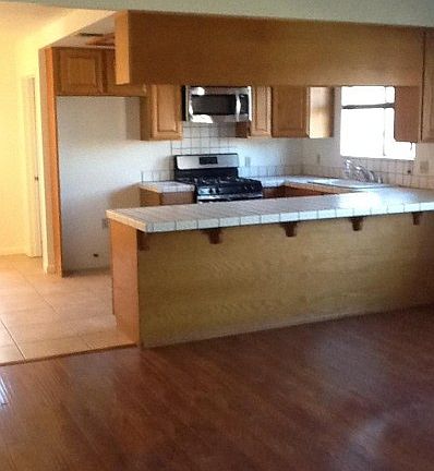 2nd image of 250 Newbury Ln