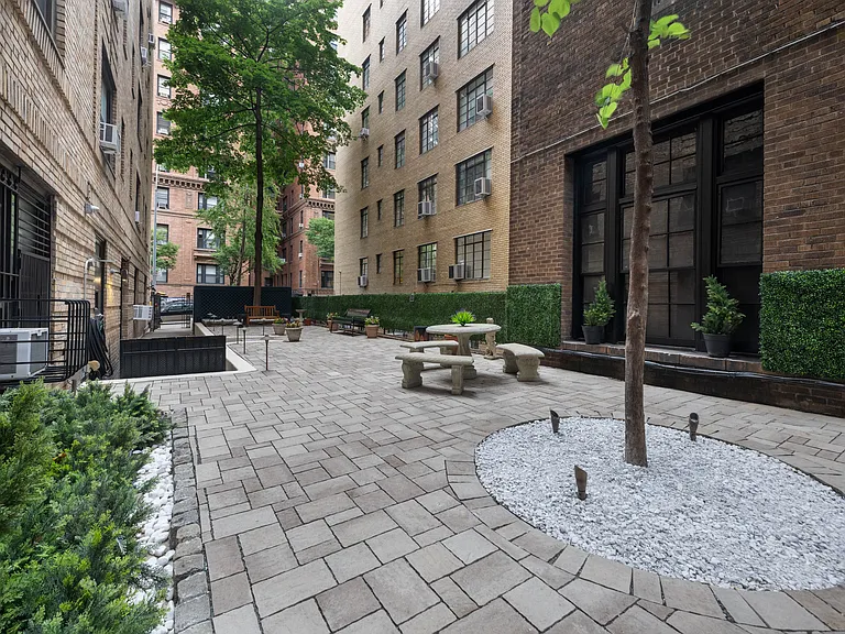 304 W 75th St #7F — Photo 12