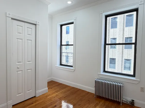 212 West 17th Street image 1 of 5