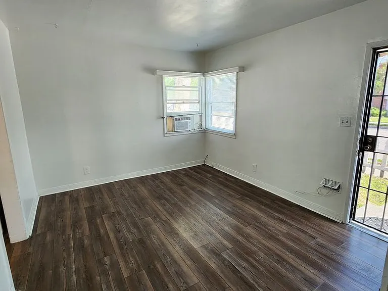 1802 N Pershing Ave — Photo 4