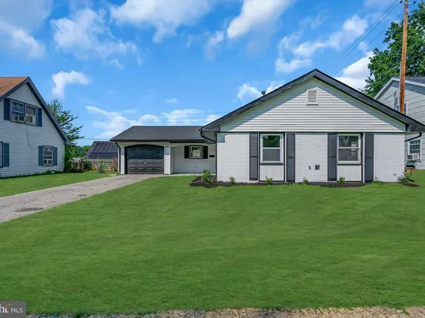 205 Pageant Ln, Willingboro, NJ 08046