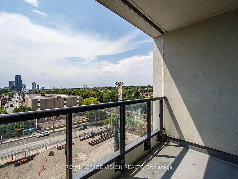 858 Dupont St #604 — Photo 23