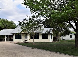 151 Forest Cir E, Kerrville, TX 78028