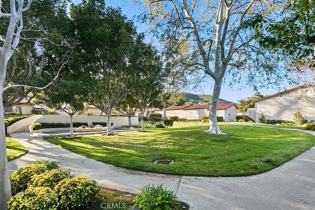 2 bed, 1045 sqft, $3,995 — Photo 3