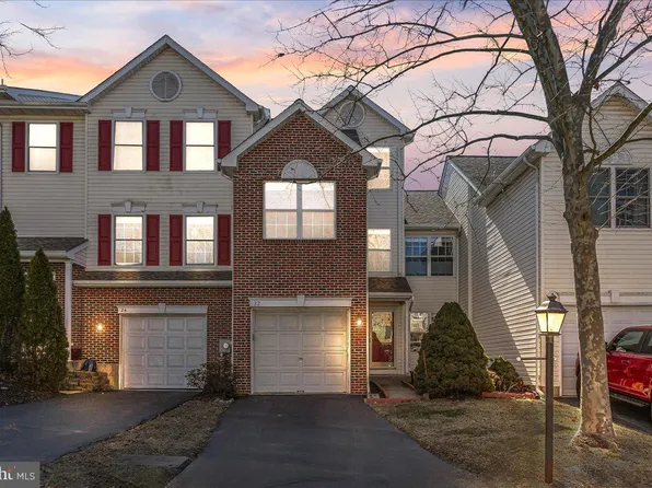 22 Hunt Club Dr, Collegeville, PA 19426