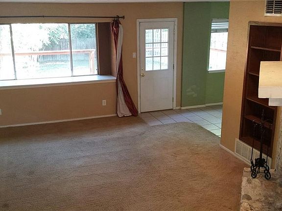 4th image of 610 Blue Valley Dr