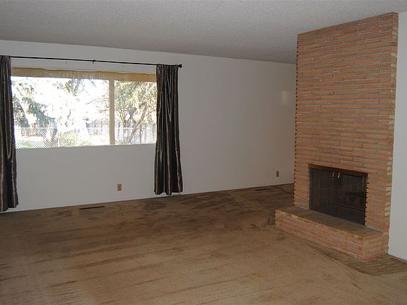 2nd image of 1527 Evergreen Dr