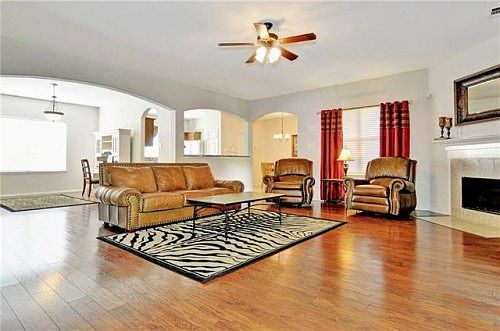 3rd image of 3619 Hawthorne Trl