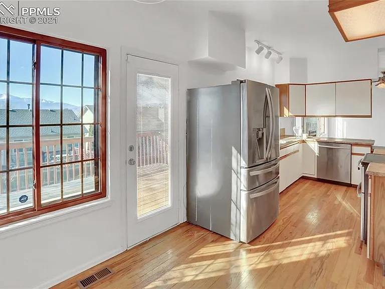 5650 Saddle Rock Rd — Photo 11