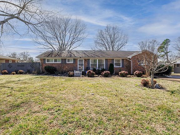 2nd image of 219 Admiral Cir