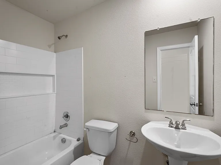 2208 Sayle St — Photo 17