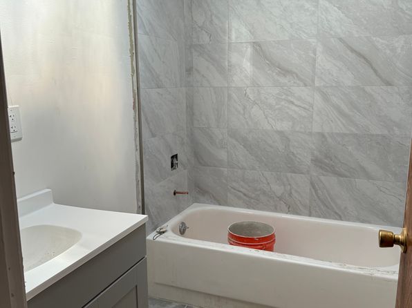 1359 10th Ave APT 4