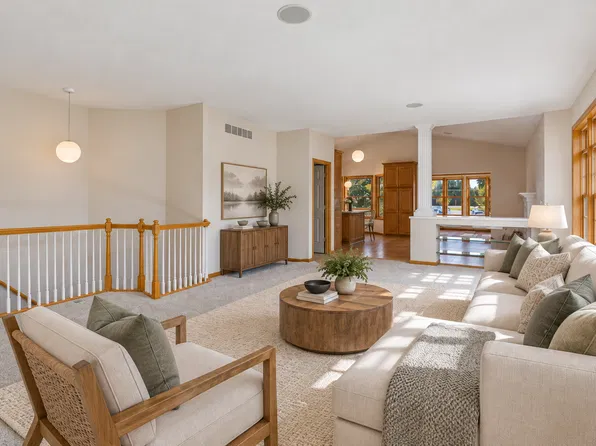 710 Gilfillan Ln, Saint Paul, MN 55127