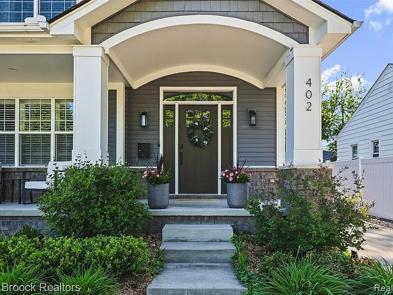 402 N Alexander Ave — Photo 1