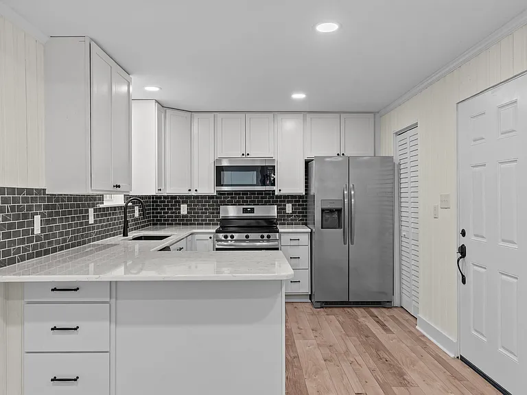 110 Carolina Ave — Photo 27