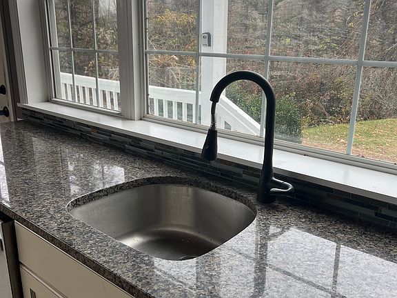 4th image of 308 Glowing Hearth Ln