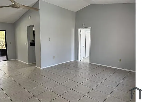 11651 NW 37th Pl — Photo 4