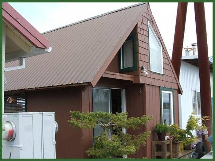 Front of Floating Home