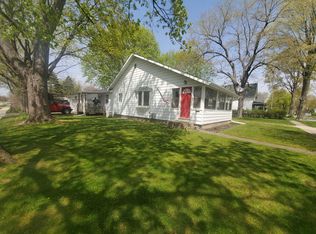 527 S Hooker Ave, Three Rivers, MI 49093
