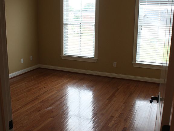 Large 2nd BR - lots of light