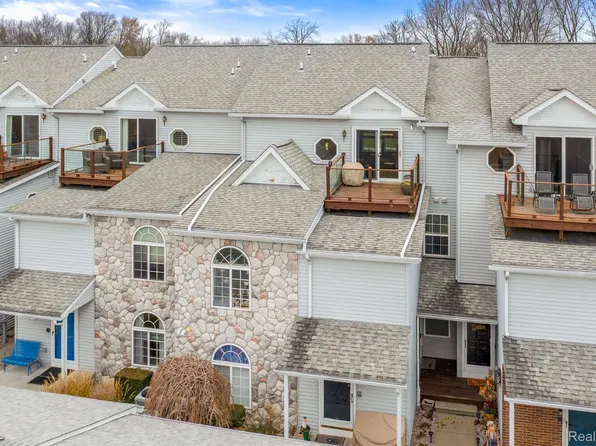 37774 Jefferson Ave, Harrison Township, MI 48045