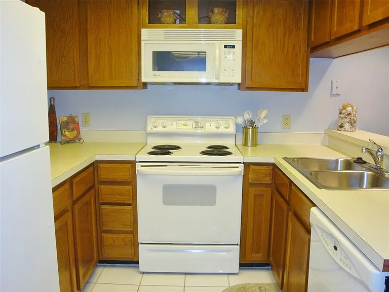 270 Woodlake Wynde #270 — Photo 8